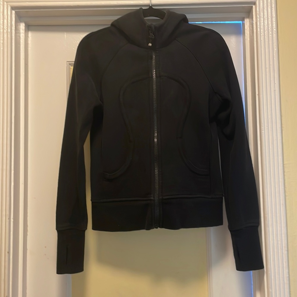 Hello, I am selling a Lululemon jacket.